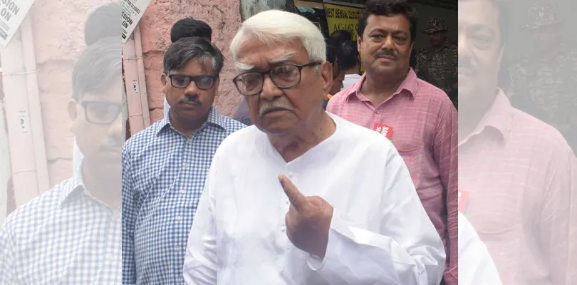 ভোট দিলেন বর্ষীয়ান বাম নেতা বিমান বসু