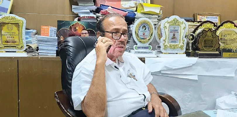 স্বাধীনতা সংগ্রামীর পরিবার আমাদের, ব্রিটিশের দালালের জ্ঞান শুনব না, গর্জন জাভেদের