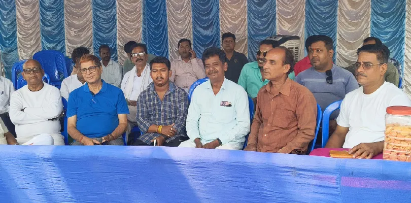 দুর্গাপুরে গুড়-বাতাসা সহযোগে তৃণমূলের ‘সৌজন্য রাজনীতি’