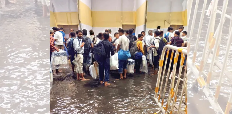 ভোটের রাতে তুমুল বৃষ্টি, দুর্ভোগ শহরে, জলমগ্ন নেতাজি ইনডোরের ডিসিআরসি, দুর্যোগ অব্যাহত বৃহস্পতিবারও