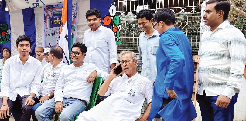 ডবল হ্যাটট্রিকের পথে রামপুরহাটে তৃণমূল প্রার্থী আশিস বন্দ্যোপাধ্যায়, দাবি নেতাদের, বাজারে সবুজ আবিরের চাহিদা তুঙ্গে