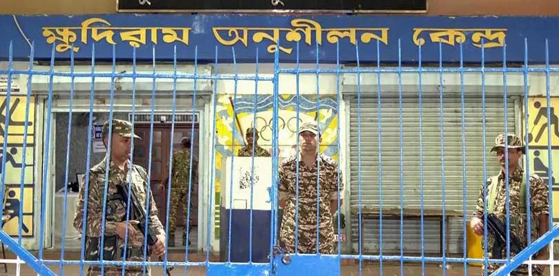 ভোট আর ফলের মাঝে টেনশন বাড়িয়েছে ইভিএম, পাহারায় প্রার্থীরা