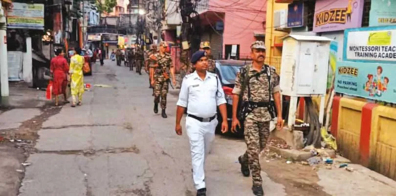 ভোট পরবর্তী অশান্তি রুখতে পুলিশ, কেন্দ্রীয় বাহিনীর যৌথ রুটমার্চ শুরু