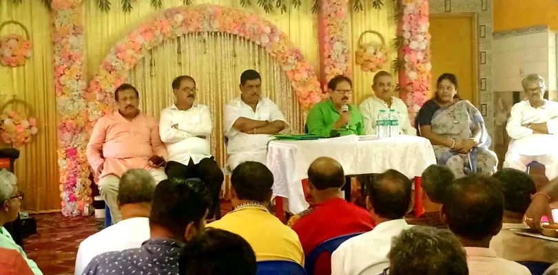 ফল বেরনোর আগে এজেন্টদের নিয়ে বৈঠকে জোড়াফুল প্রার্থীরা, বিরোধীরা কেউ মন্দিরে, কেউ কষলেন ভোটের অঙ্ক