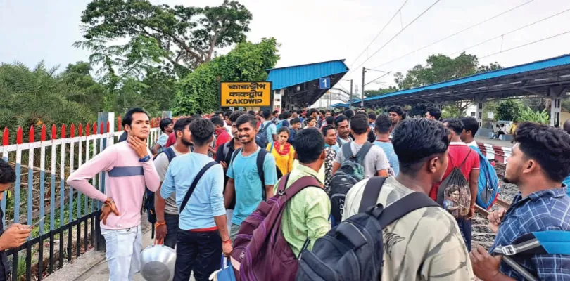 মানুষ উন্নয়নের পক্ষে রায় দেবে, কর্মস্থলে ফেরার আগে বলছেন পরিযায়ী শ্রমিকরা