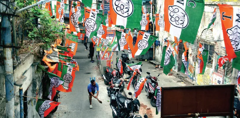 নির্বাচনি বর্জ্য সরাতে টাস্ক ফোর্স গঠনের দাবি, দায়িত্ব রাজনৈতিক দলগুলিরই, মত পুরসভার