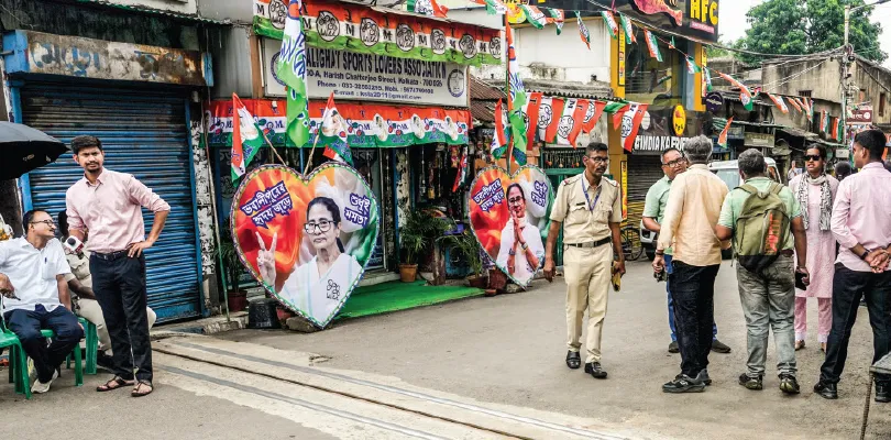 ক্ষমতা যেতেই মমতার বাড়ির  সামনে কমানো হল নিরাপত্তা