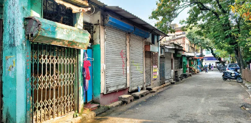 বন্ধ দোকানপাট, শুনশান রাস্তা, পালাবদলের আঁচে আতঙ্কিত কলকাতা