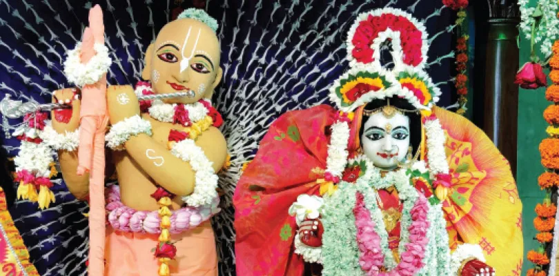 গ্রীষ্মকালে কৃষ্ণের শ্রীঅঙ্গে চন্দনের প্রলেপ পড়ে, গৌড়ীয় মঠে উৎসব