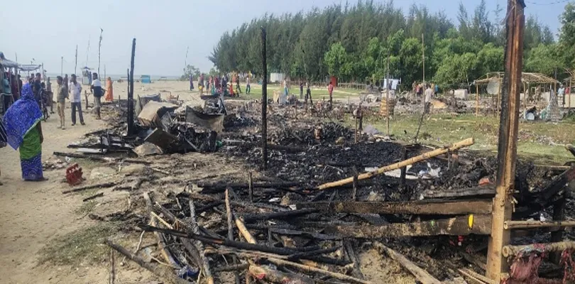 মধ্যরাতে আগুন, পুড়ে ছাই সমুদ্রসৈকত সংলগ্ন এলাকার একাধিক দোকান