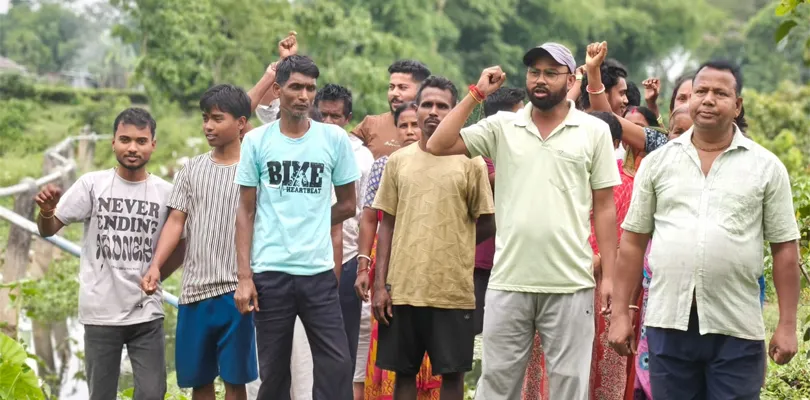রাজ্যে পালাবদল হতেই বিপজ্জনক সেতু পুনর্নির্মাণ করতে সরব গ্রামবাসীরা