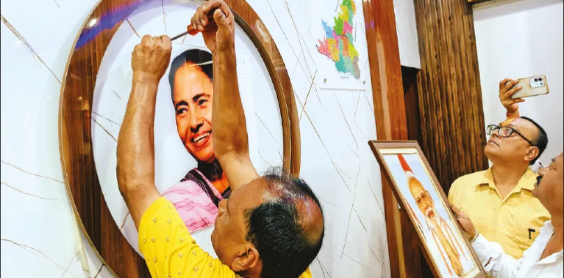 সিউড়িতে জেলা পরিষদে সরল মমতার ফটো, ঝুলল মোদির ছবি,পরিবর্তন রামপুরহাট পুরসভা, ব্লক ও এসডিও অফিসের চিত্রও