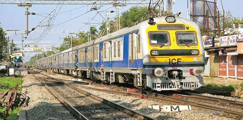 শিয়ালদহ-লালগোলা শাখায় ফিরছে টয়লেট যুক্ত মেমু ট্রেন, আজ থেকে নিয়মিত চলবে ৯টি ট্রেন  খুশি যাত্রীরা