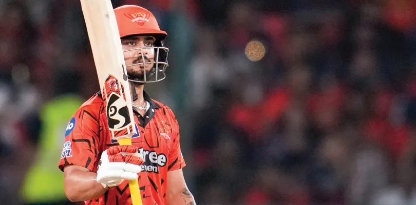 হেরেও শীর্ষেই বিরাটরা