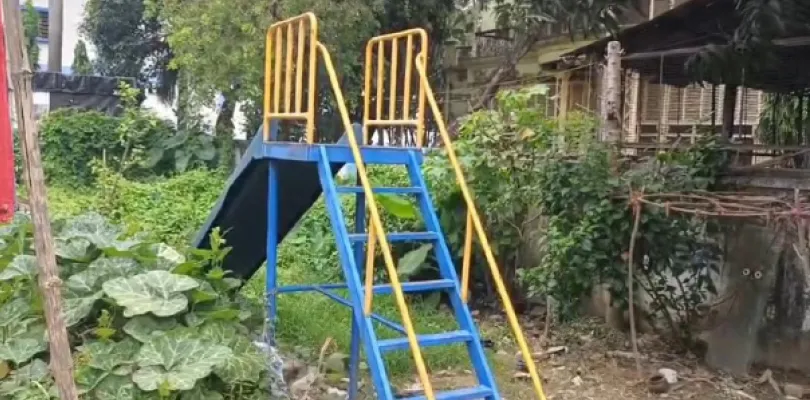 গৃহস্থের জমি দখল করে পুরসভার পার্ক