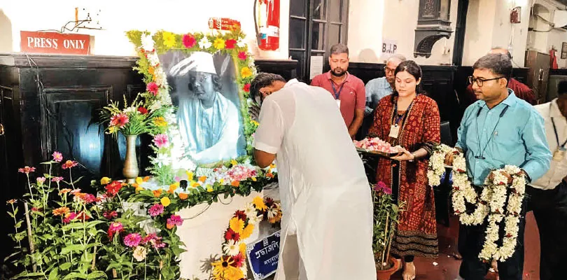 ‘বিদ্রোহী রণক্লান্ত’, ফিরহাদের মুখে ইঙ্গিতপূর্ণ শব্দবন্ধ