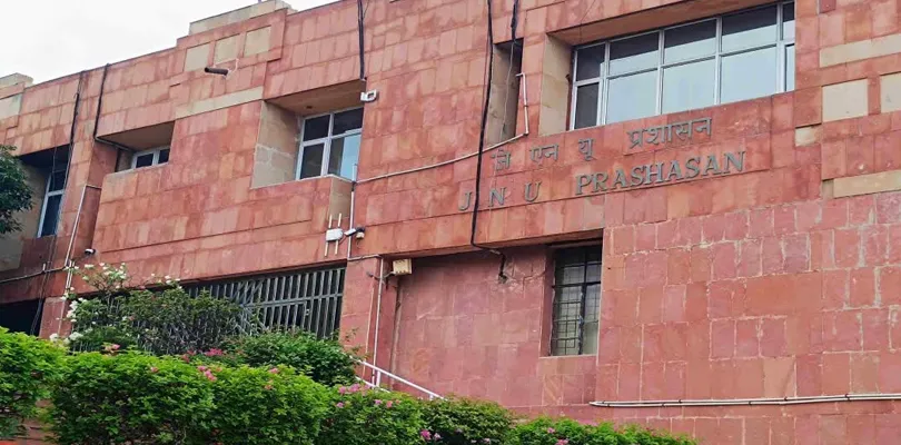 নিরাপত্তা রক্ষীদের চুক্তি বাড়াতে চাওয়া হচ্ছে ঘুষ, তপ্ত জেএনইউ