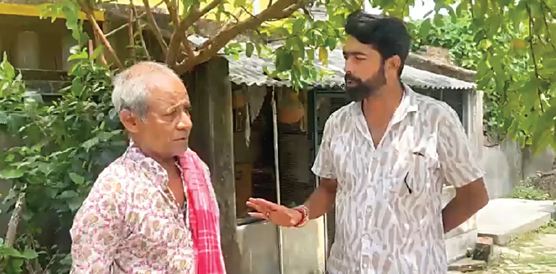 ব্যাকফুটে বিজেপি, বৃদ্ধের বাড়িতে গিয়ে ভুল স্বীকার, মেয়ে সহ মুসলিম জামাইকে পাড়া ছেড়ে চলে যাওয়ার ফতোয়া রাজারহাটে