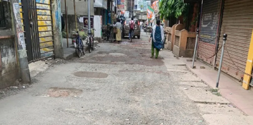 বিদ্যাপীঠ রোডে দুর্ঘটনার শিকার পড়ুয়ারা, রাতে মদ-গাঁজার আসর