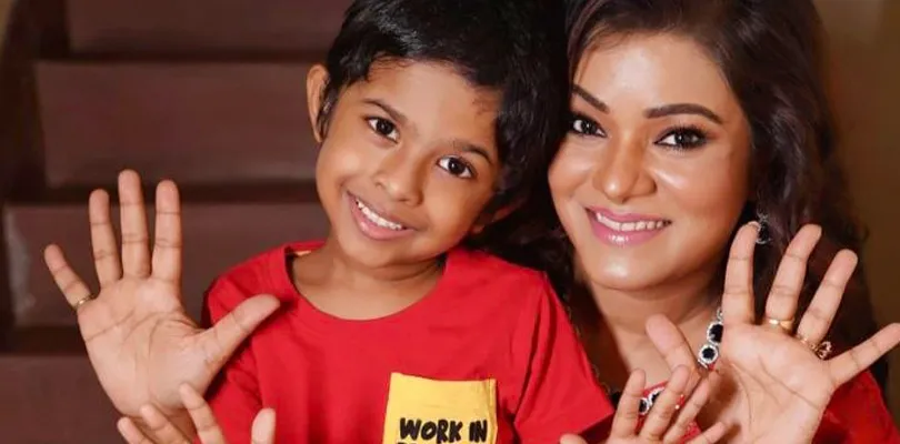 সঞ্চালনায় সোনালী