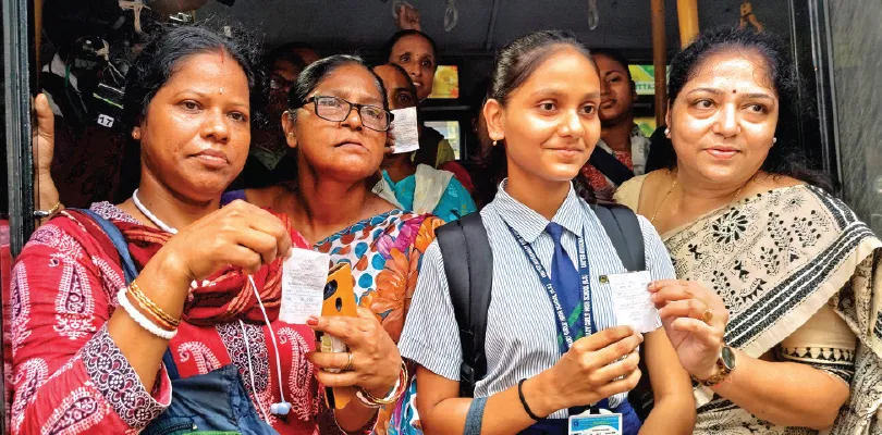 ‘রোজ টাকা বাঁচবে আবার এসি বাসে চড়তেও পারব’, ফ্রি যাত্রায় আপ্লুত মহিলা যাত্রীরা