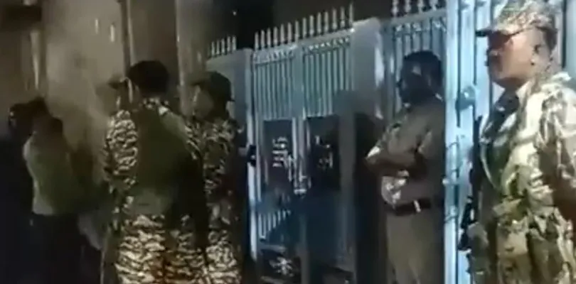 কালনার প্রাক্তন বিধায়ক তৃণমূল নেতা দেবপ্রসাদ বাগের বাড়িতে পুলিশ, ঘিরে ফেলা হল গোটা এলাকা