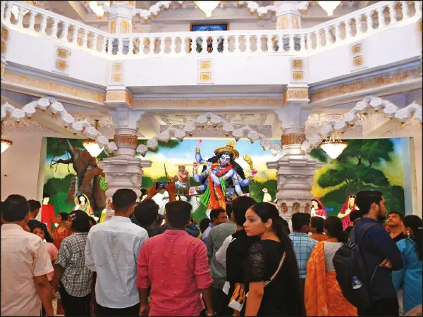 পর্যাপ্ত শৌচাগারই নেই, কালীপুজোয় বারাসতে বিপাকে পড়ছেন দর্শনার্থীরা