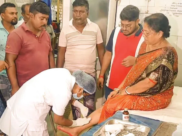 রাতে তৃণমূল বিধায়ককে মারধর, পাল্টা &lsquo;গুলিবৃষ্টি&rsquo;তে উত্তপ্ত মিনাখাঁ