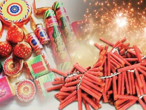 নিষিদ্ধ বাজি বিক্রেতাদের শ্রীঘরে আটকে বনগাঁয় শব্দ-জব্দ পুলিসের