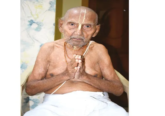 কাশীর &lsquo;যোগগুরু&rsquo; স্বামী শিবানন্দ শিলিগুড়িতে&nbsp;বার্তা দিচ্ছেন মানবসেবা ও শৃঙ্খলাবদ্ধ জীবনযাপনের