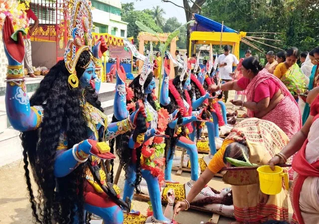 এক বছর পর মিলিত হন ঘাটকালীর ছয় বোন, মিলন উৎসবে মাতেন বাসিন্দারা