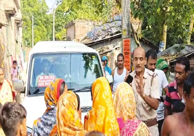 পূর্বস্থলী-২ ব্লকে আবাসের তালিকা যাচাইয়ে গিয়ে ক্ষোভের মুখে বিডিও