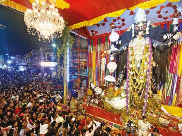 দীপাবলির রাতে শহরজুড়ে শব্দবাজির তাণ্ডব