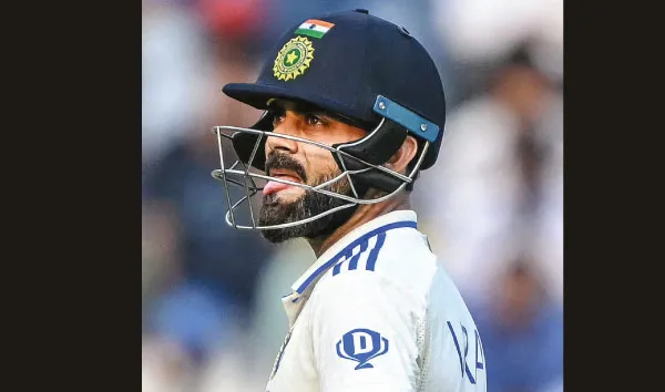 পড়ন্তবেলায় তিন উইকেট হারিয়ে চাপে টিম ইন্ডিয়া