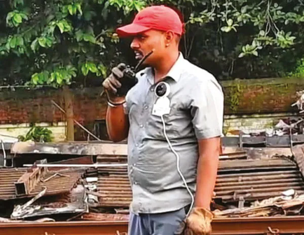 কাজে গাফিলতি রুখতে পূর্ব রেলে শ্যান্টম্যানদের বুকে বডি ক্যামেরা,&nbsp;উদ্যোগ শিয়ালদহ ডিভিশনে