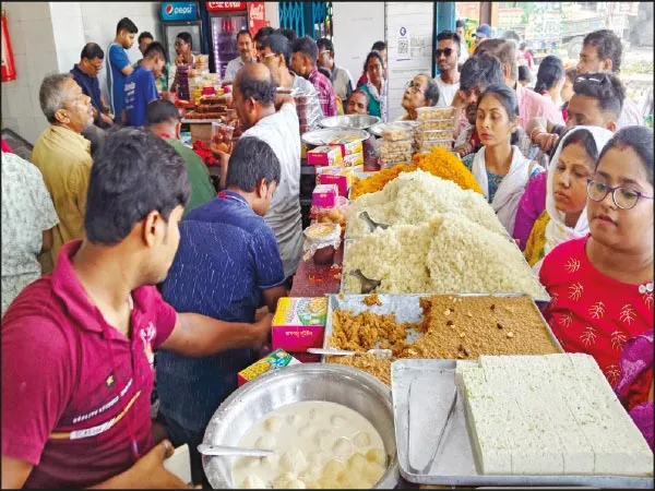 কালীপুজো মিটতেই ভাইফোঁটার প্রস্তুতি, মিষ্টির দোকানে ব্যস্ততা