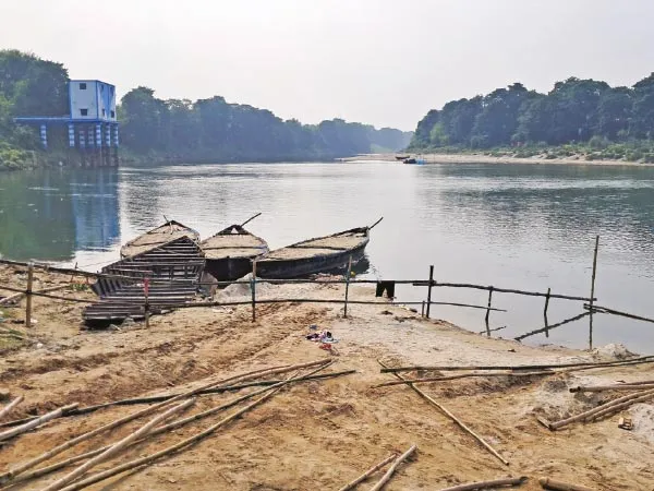 কালীপুজোর বিসর্জন ঘিরে বাড়তি সতর্কতা বালুরঘাটে
