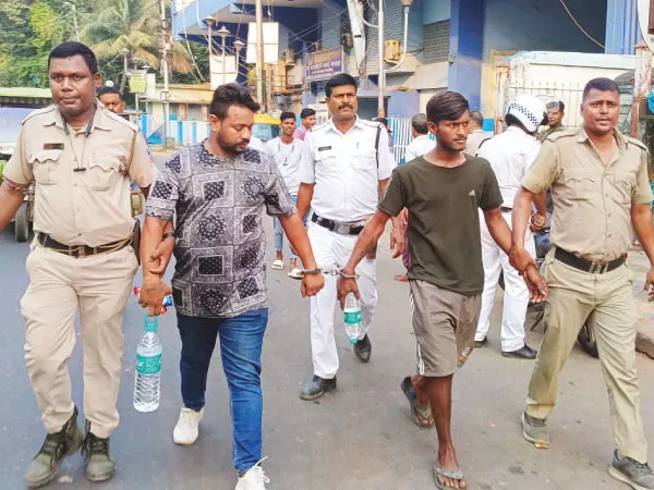 এলাকা দখল ঘিরে শালিমারে ক্রমেই মাথাচাড়া দিচ্ছে দুষ্কৃতীদের গ্যাংওয়ার