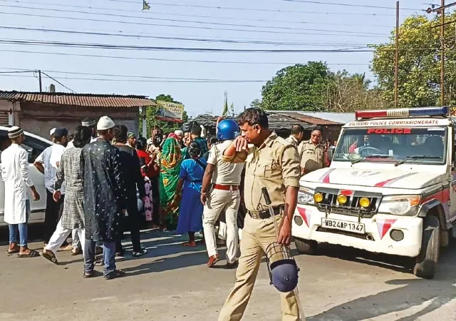 বৃদ্ধ খুনে এখনও অধরা ৯, ক্ষোভে পথ অবরোধ,&nbsp;তোলাবাজির তত্ত্ব মানতে রাজি নয় পুলিস