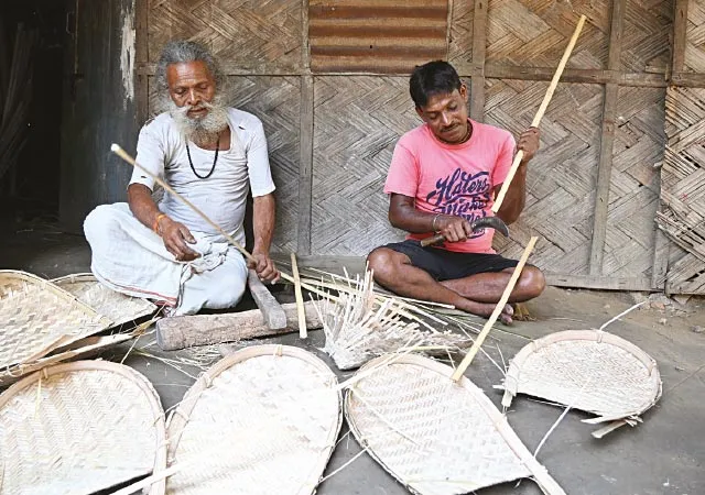 ছটপুজোর বিক্রিতেই সারাবছর ধরে পাঁচজনের সংসার চলে সনাতনদের