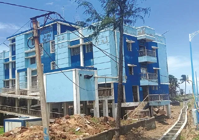 পড়ে পড়ে নষ্ট হচ্ছে কোটি টাকার তাজপুরের জলধা সাইক্লোন শেল্টার, ক্ষোভ বাসিন্দাদের