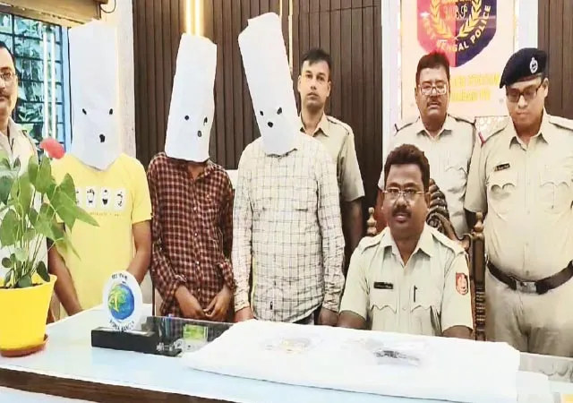 কান্দিতে তৃণমূল নেতার বাড়ি থেকে আগ্নেয়াস্ত্র ও বোমা উদ্ধার, ধৃত তিন