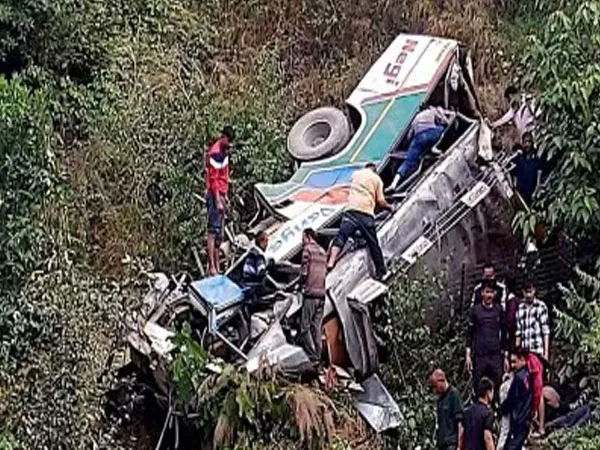 উত্তরাখণ্ডে বাস দুর্ঘটনায় মৃত ৩৬, আহত বহু