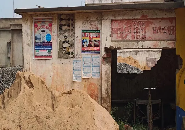 ১০ বছর ধরে বেহাল প্রতীক্ষালয়