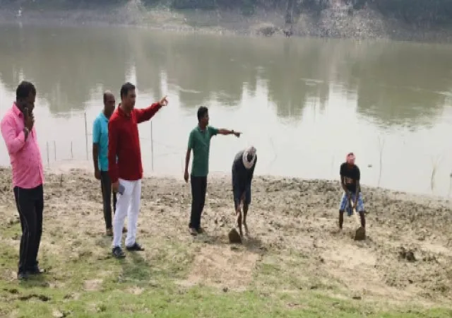 মহানন্দার ঘাট থেকে ৭ মিটারের বেশি যেতে পারবেন না ছটব্রতীরা