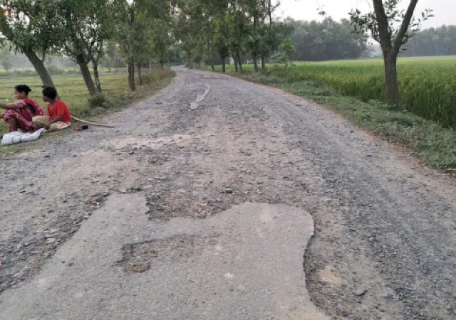 মদনাহার-যদুবাটি সাড়ে তিন কিমি পিচের রাস্তা কঙ্কালসার