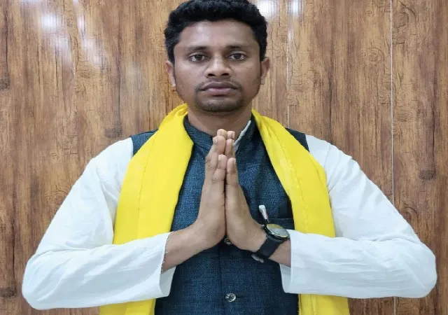 বাগানে শ্রমিকদের জমির অধিকার এবং ন্যূনতম মজুরি ইস্যুতে লড়ছেন পরিমল