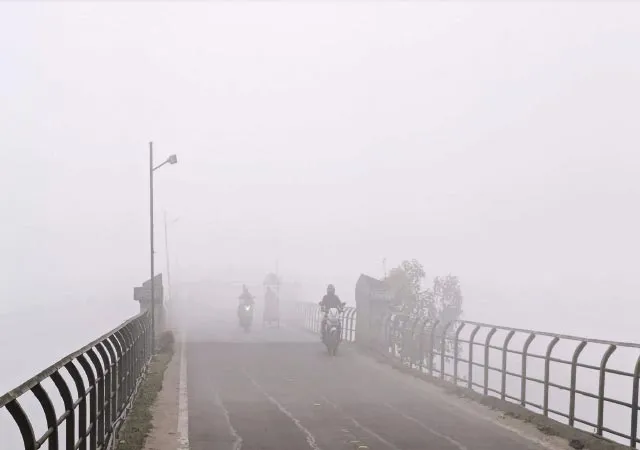 মাত্রাতিরিক্ত দূষণ, কুয়াশার চাদরে ঢাকা পড়ল শিল্পাঞ্চল