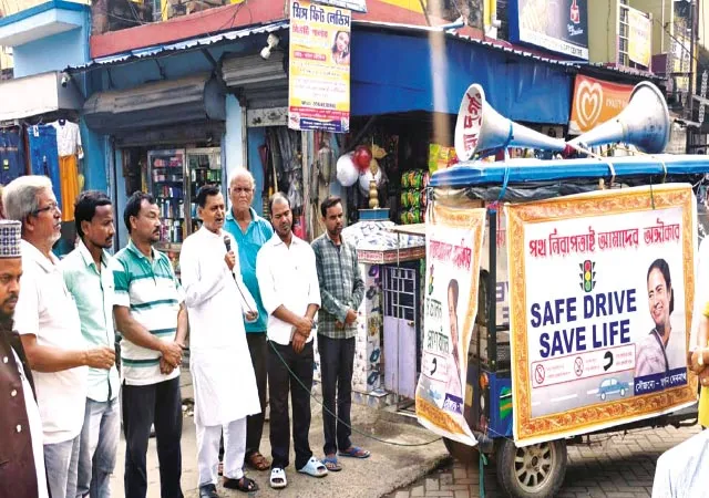 &lsquo;তোমরা হেলমেট পরো&rsquo;, বাইক চালকদের বার্তা পথ দুর্ঘটনায় সন্তান হারানো বাবাদের