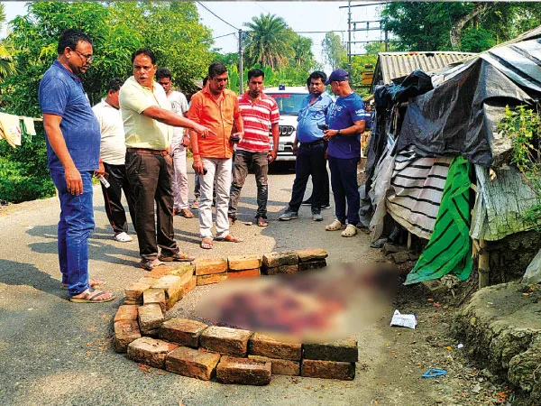 রায়দিঘিতে রাস্তার ধারে যুবকের নলি কাটা মৃতদেহ ঘিরে রহস্য